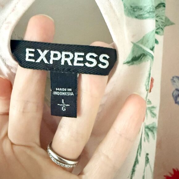 Express Lace Flutter Sleeve Blouse in Pink Multi Floral Size L - Picture 3 of 5